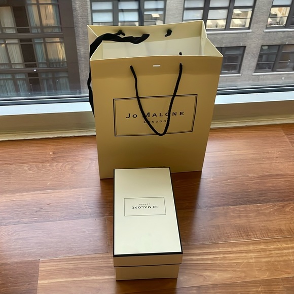 Jo Malone Empty box and gift bag with black paper - Picture 2 of 3